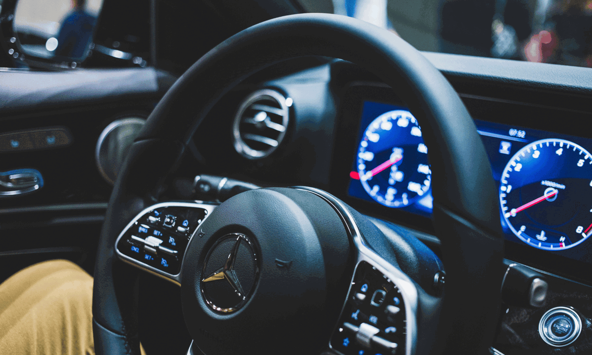 Mercedes steering wheel.png