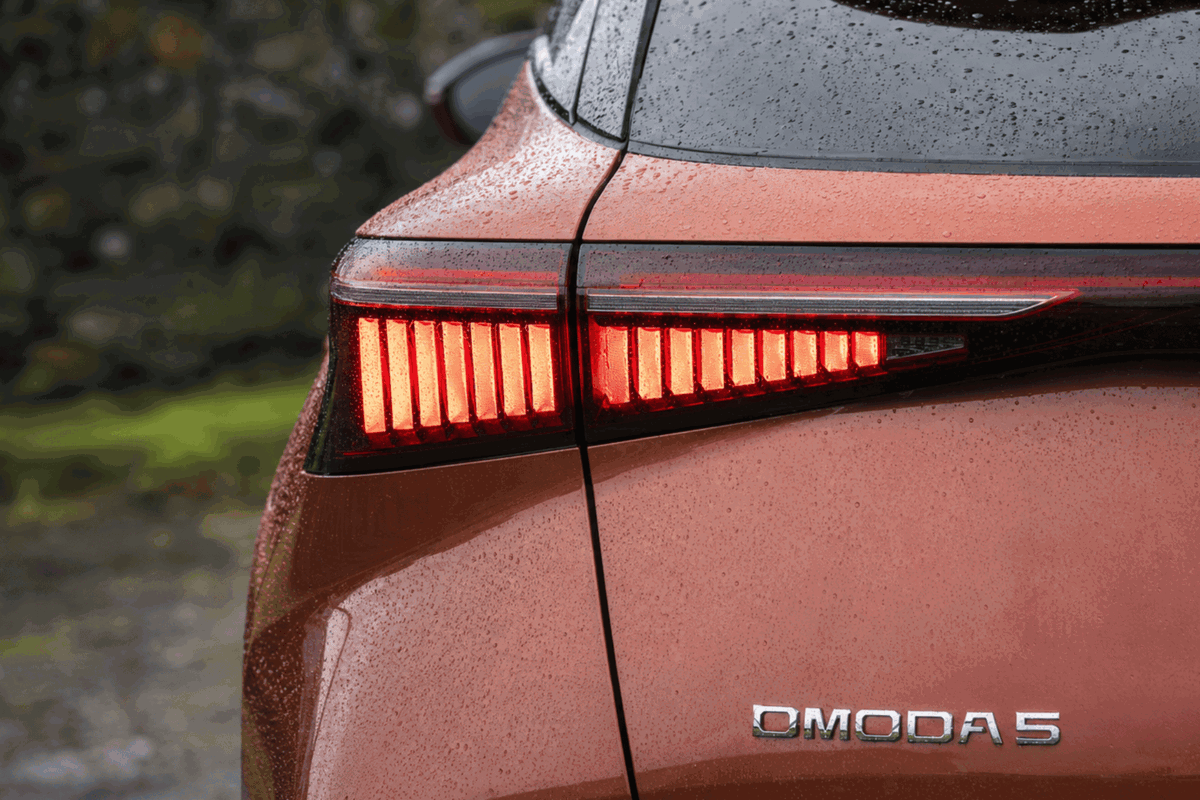 Omoda 5 rear view.
